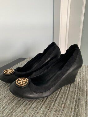 Tory Burch Size 7 Caroline Wedge in Black Leather